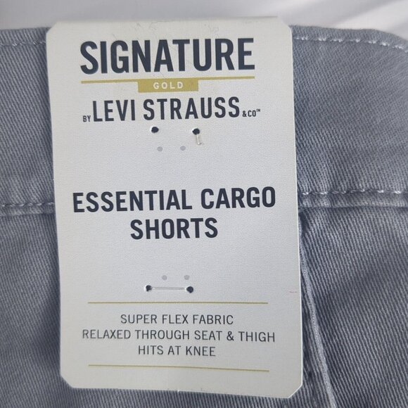 Signature Gold Levi Strauss Light Gray Cargo Shorts Mens 46 Hits At The Knee NWT - Picture 11 of 16